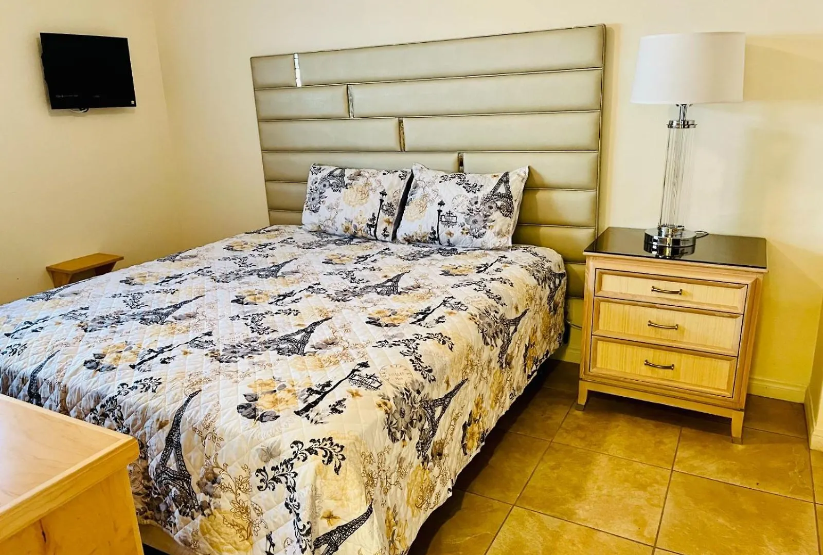 Room In Cheerful 2-Bed House - Shared Bathroom Las Vegas United States