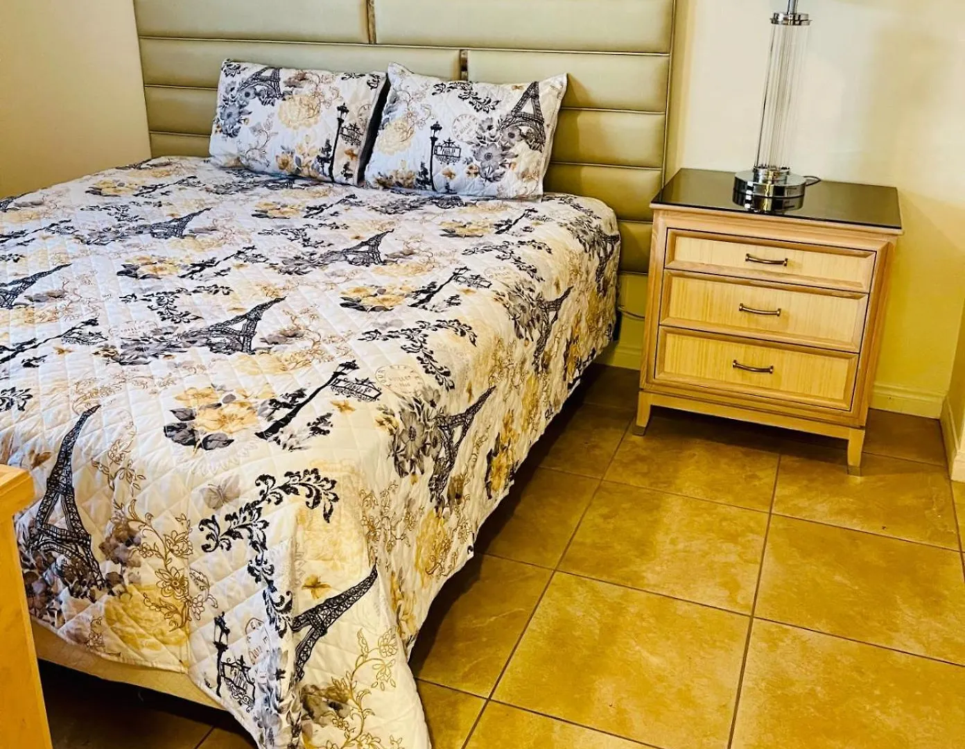 Room In Cheerful 2-Bed House - Shared Bathroom Las Vegas