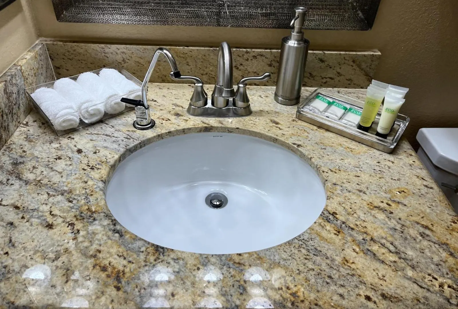 Homestay Room In Cheerful 2-Bed House - Shared Bathroom Las Vegas