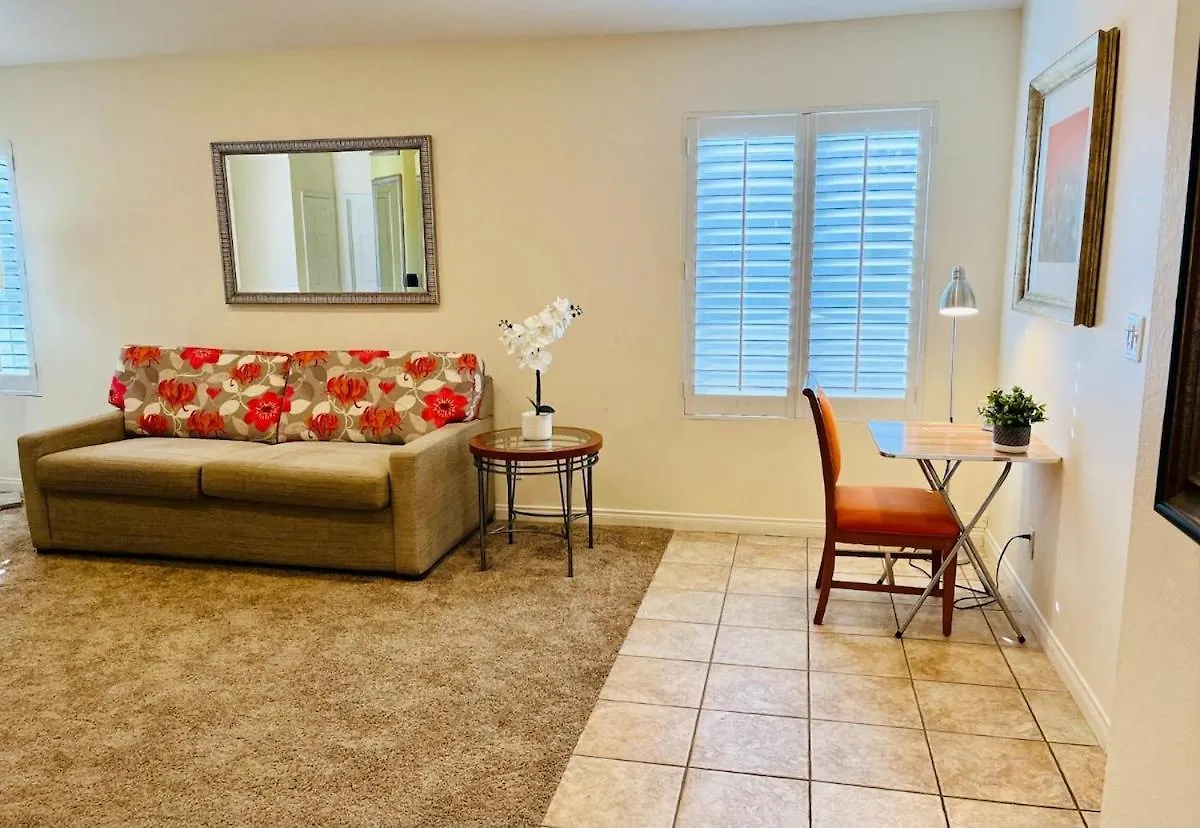 Homestay Room In Cheerful 2-Bed House - Shared Bathroom Las Vegas